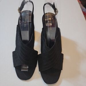 Attention size 7 4 inch Chunky heels. Black.